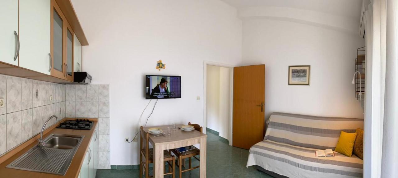The Ana Apartments Komiza Luaran gambar