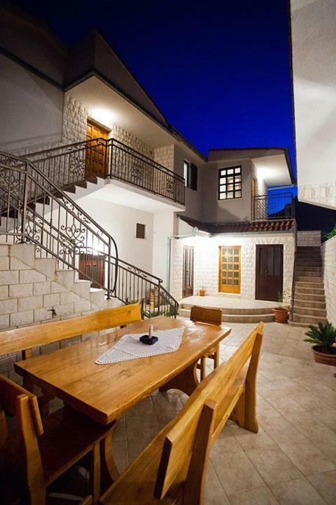 The Ana Apartments Komiza Luaran gambar
