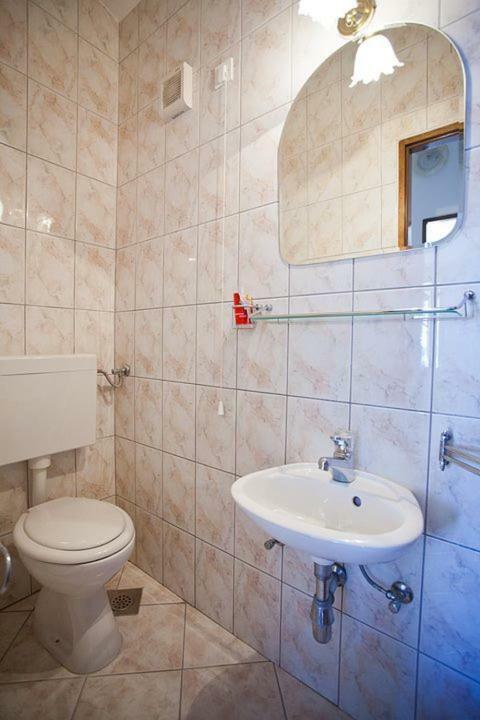 The Ana Apartments Komiza Luaran gambar