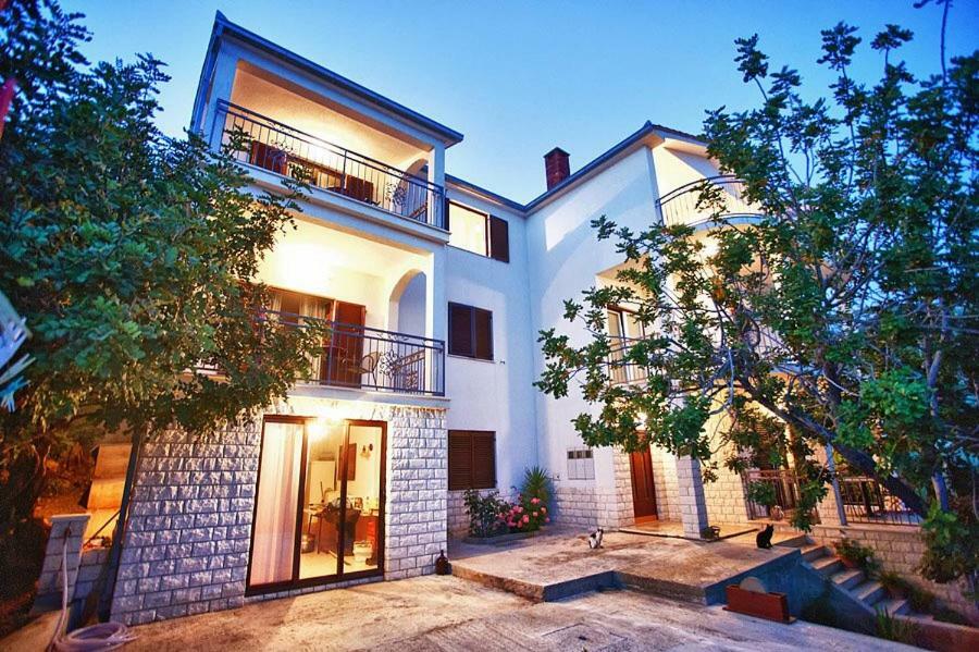 The Ana Apartments Komiza Luaran gambar