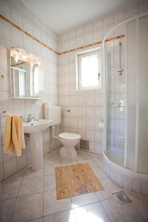 The Ana Apartments Komiza Luaran gambar